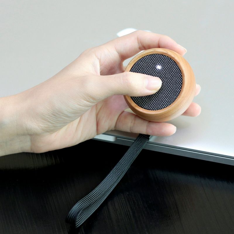 Haut-parleur Tumbler Bluetooth + Déclencheur de Selfie écoconçu en Cerisier - Gingko Design